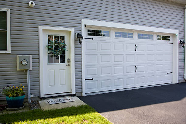 24/7 Emergency Garage Door Panel Replacement experts in Clay County County, WV